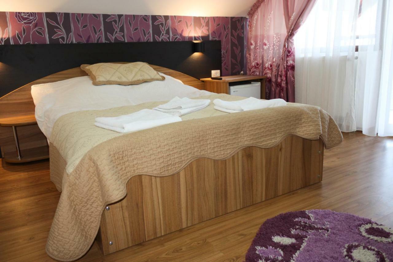 Perla Muntilor Hotel Ранка Екстериор снимка